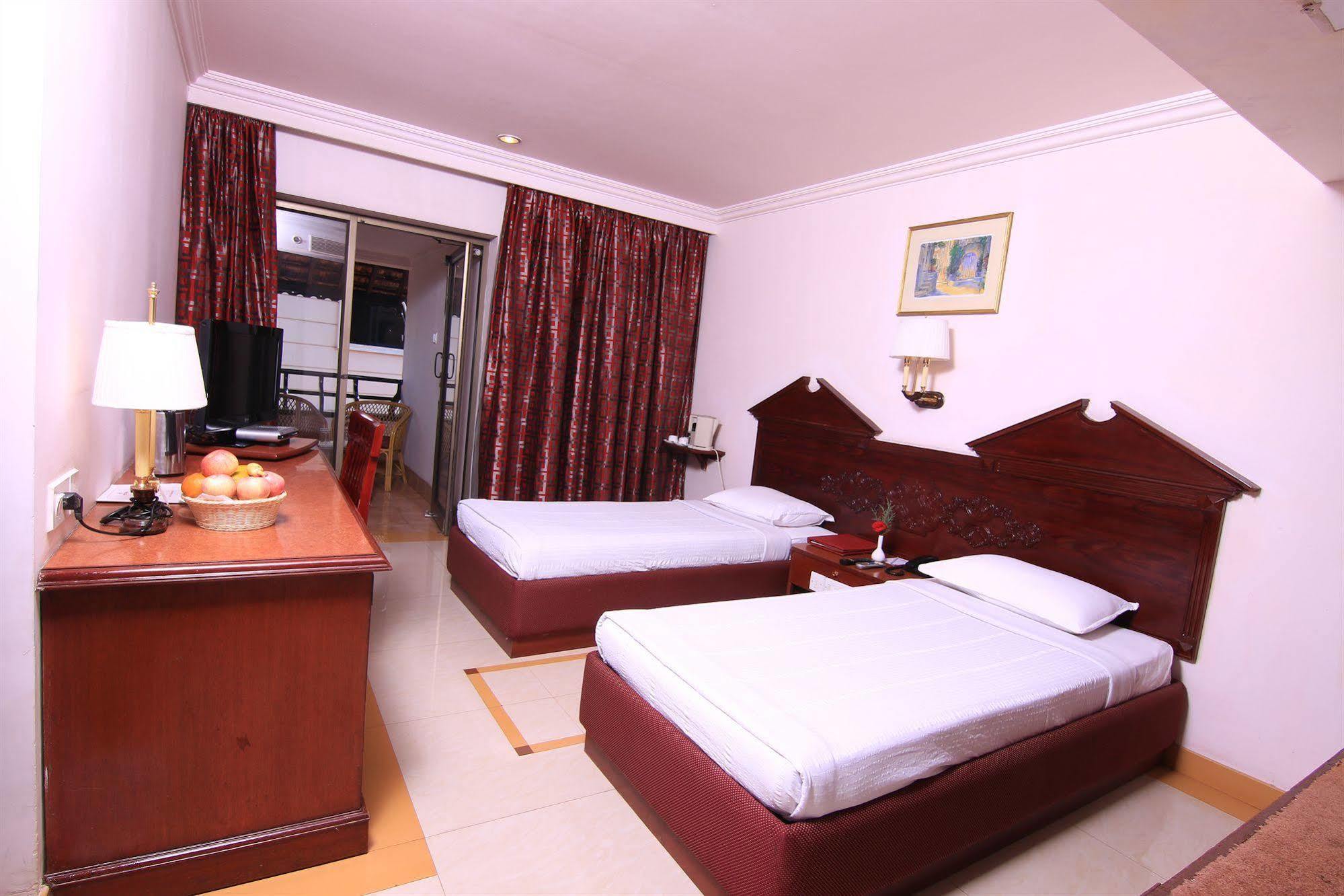 Westway Hotel Kozhikode Exterior foto