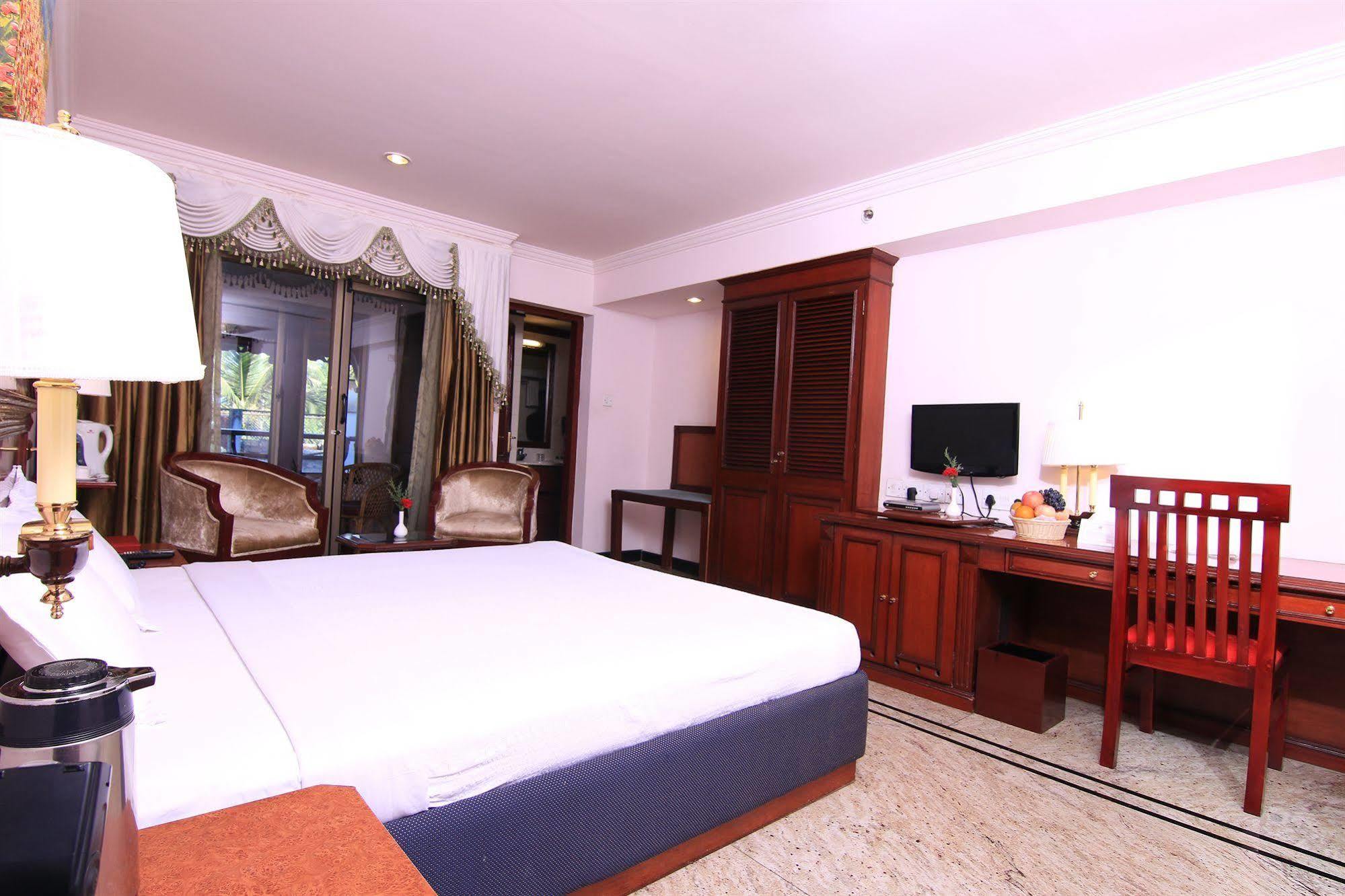 Westway Hotel Kozhikode Exterior foto