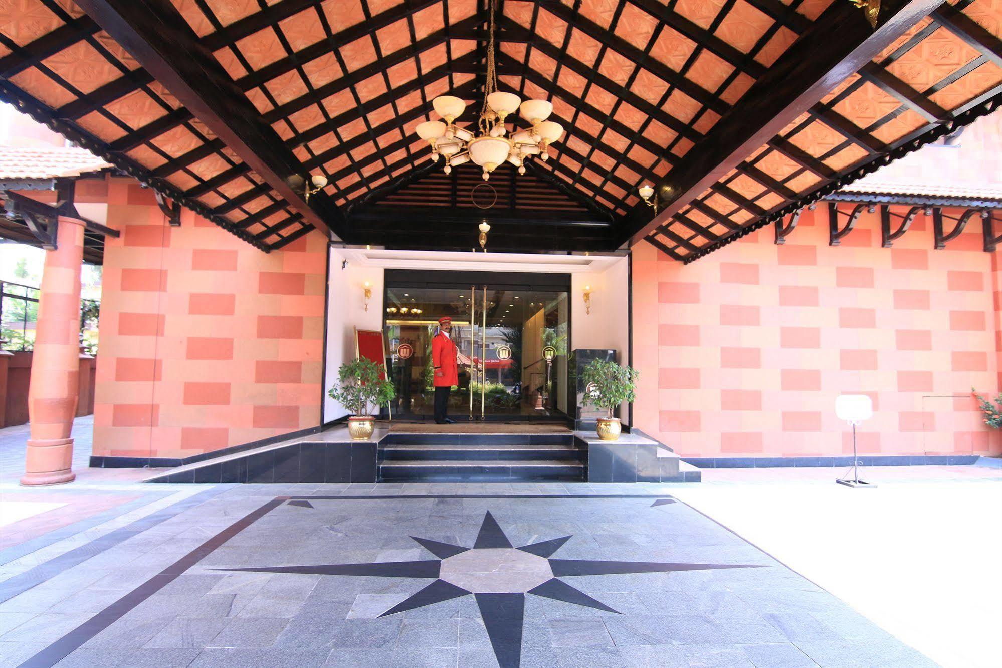 Westway Hotel Kozhikode Exterior foto