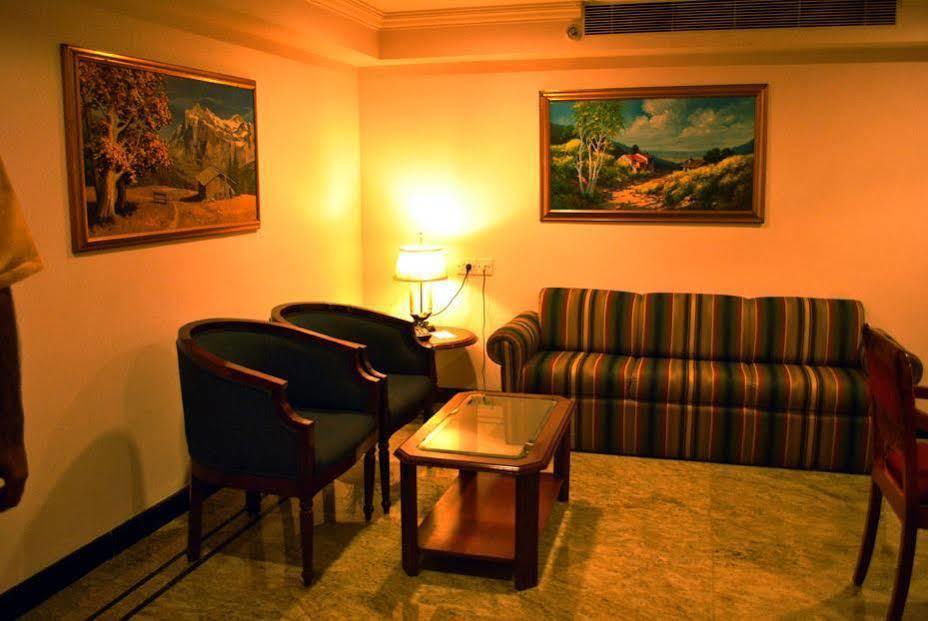 Westway Hotel Kozhikode Exterior foto